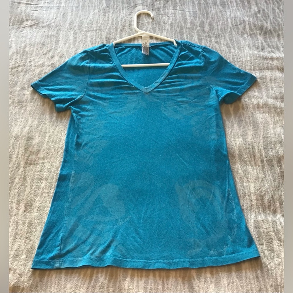 ✨✨ Coastal Classics V Neck Tee ✨✨